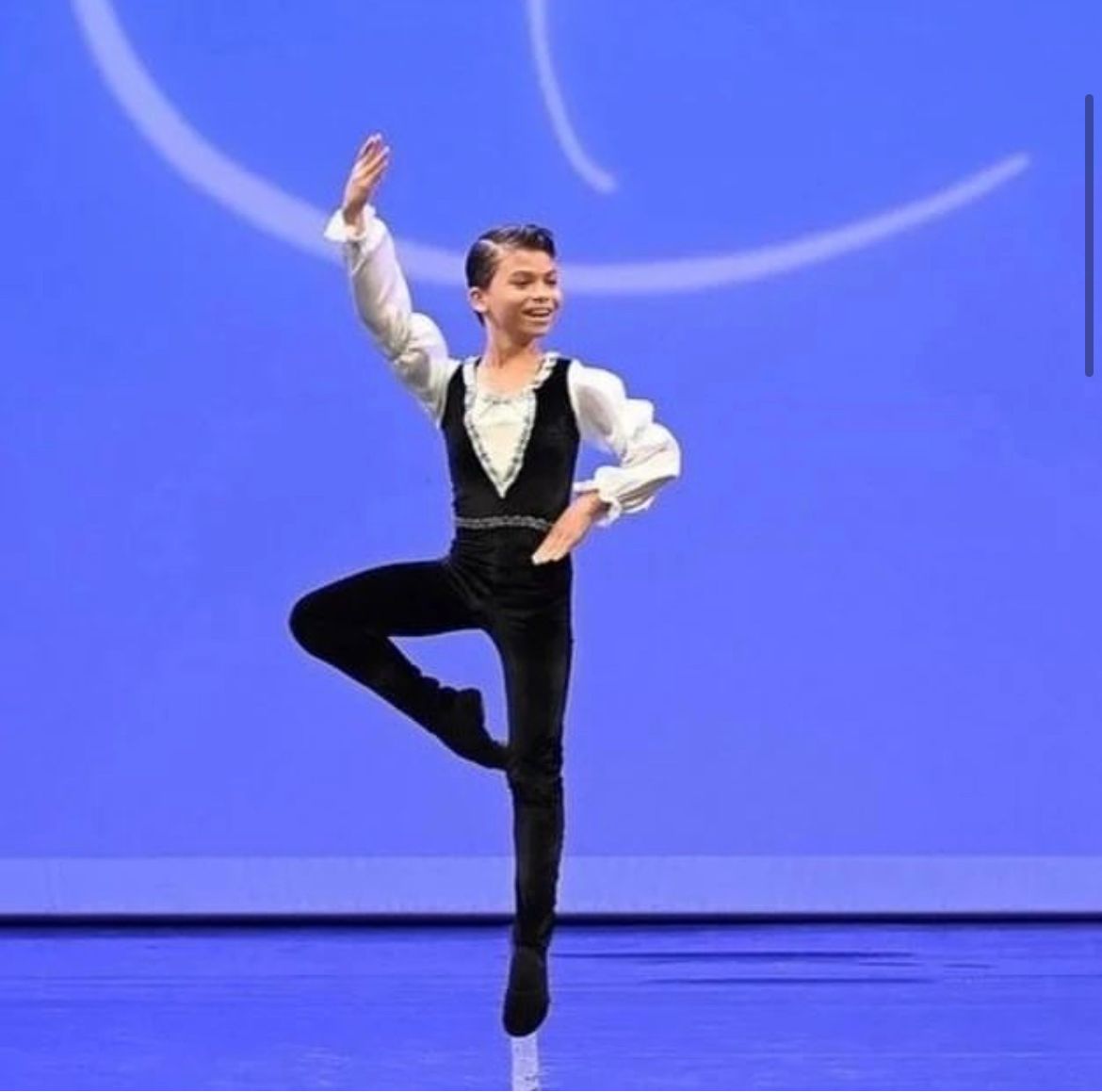 Bailarino infantil de Goianésia é premiado em competição internacional