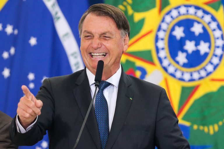 Bolsonaro à frente no 2º turno com 52,7% dos votos afirma pesquisa Brasmarket