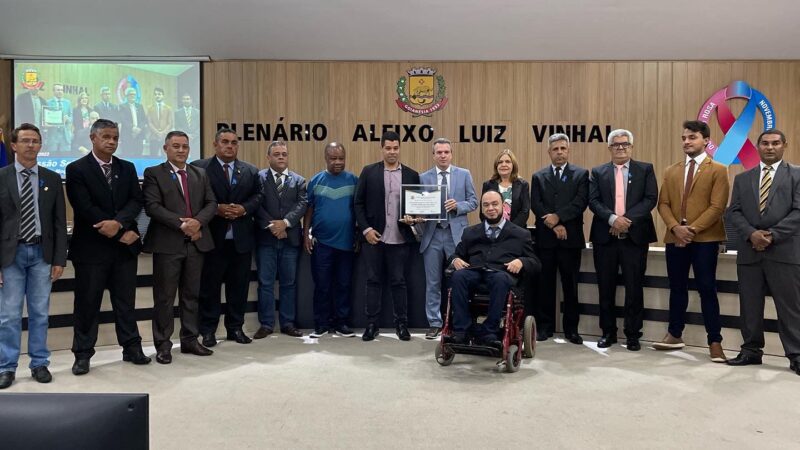 Gestor administrativo da Acesso Carreiras recebeu uma moção de aplausos na Câmara Municipal de Goianésia