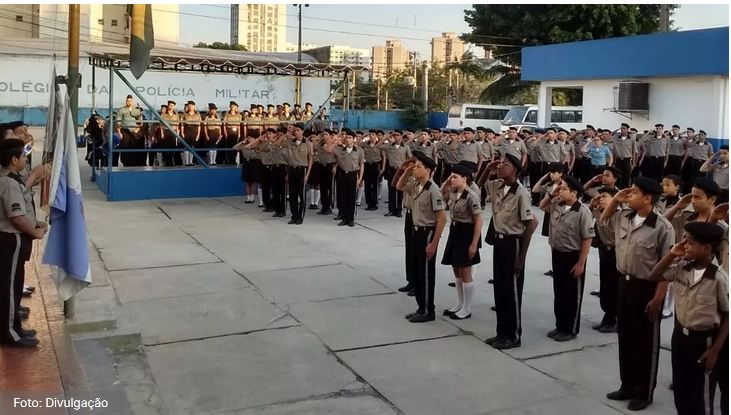 MEC de governo Lula fecha programa de escolas cívico-militares